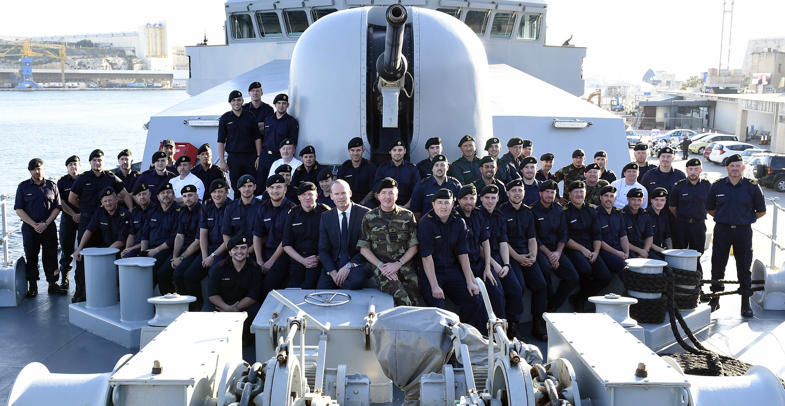 Minister Coveney and Vice Admiral Mellett, DSM visit to LE Samuel