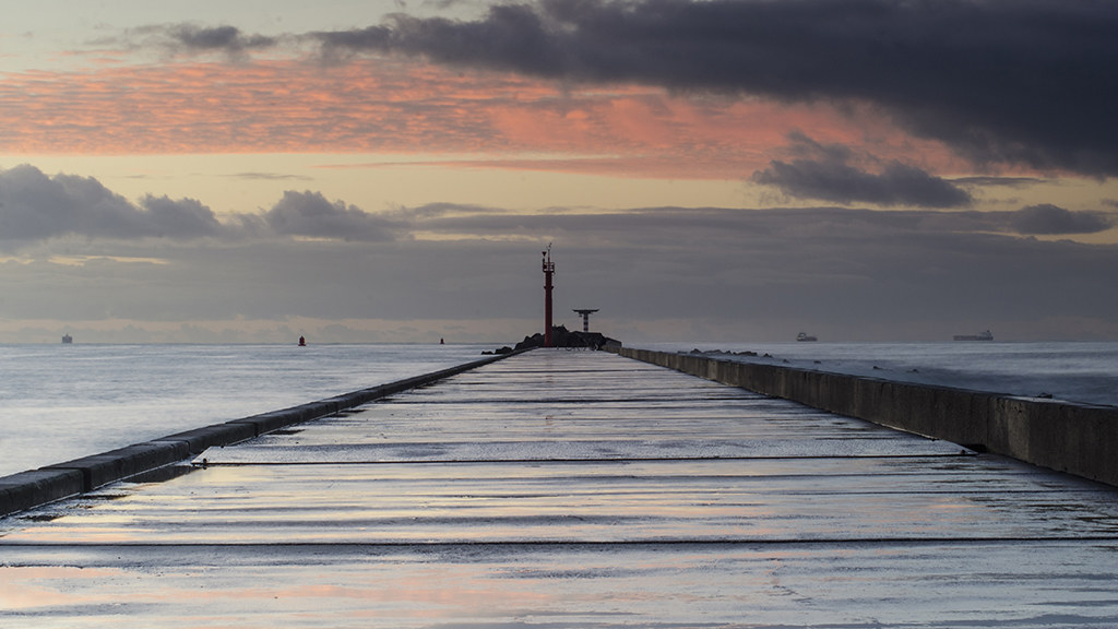 Hoek van Holland pier near the entrance of the harbour of… Flickr