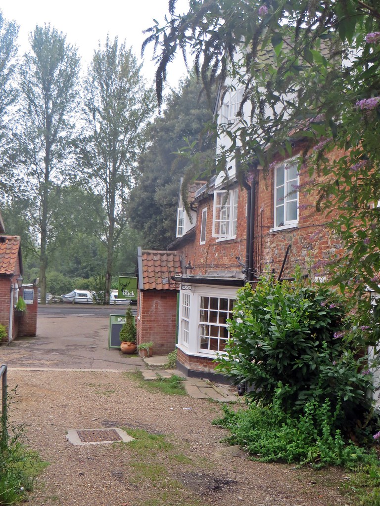 Thorpe St Andrew Norfolk The Buck on the Green inn next to… Flickr