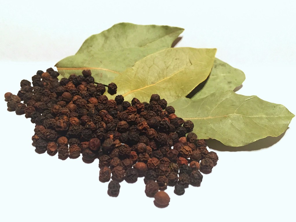 Bay leaves & peppercorns Turkish bay leaves and Indian Tel… Flickr