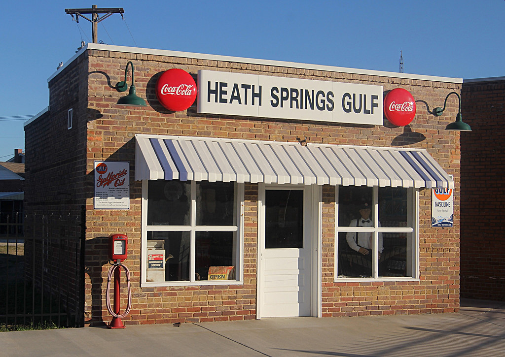 Heath Springs Gulf A replica of an old Gulf gas station wh… Flickr