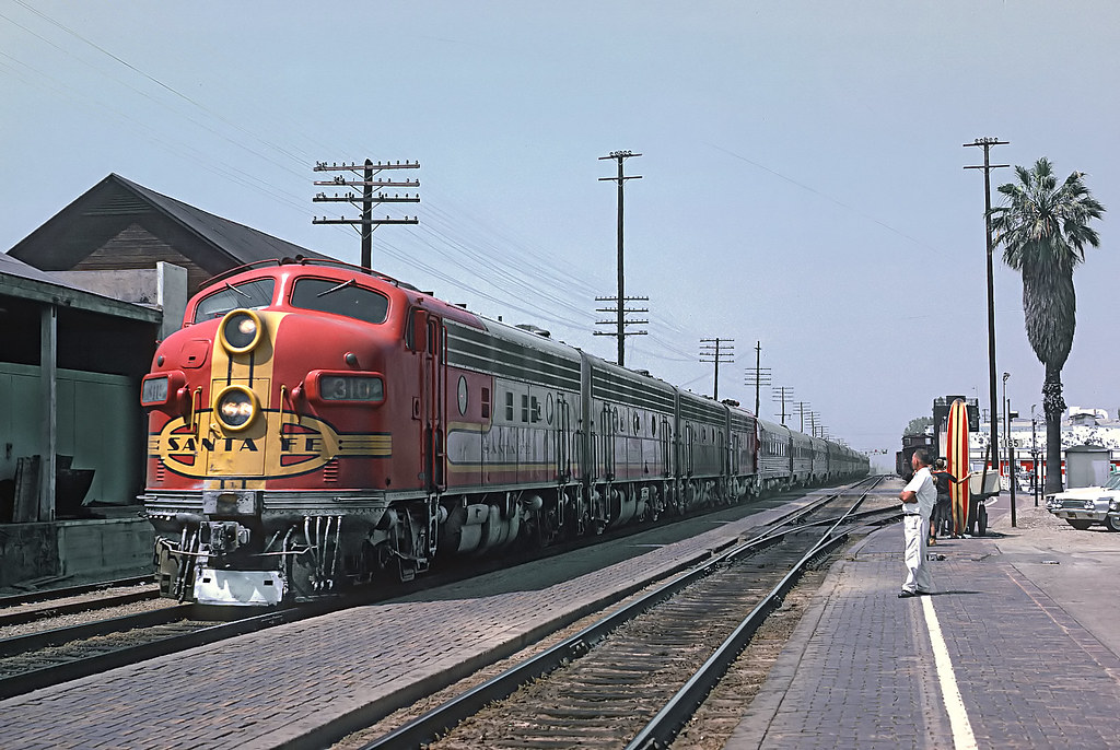 ATSF F7A 310L with Train 76, The San Diegan (consist of 4… Flickr