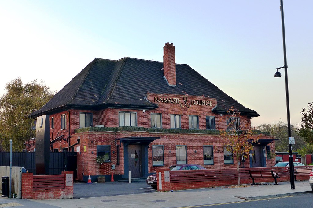 Namaste Lounge, Northwood, HA6 A large bar/restaurant oppo… Flickr