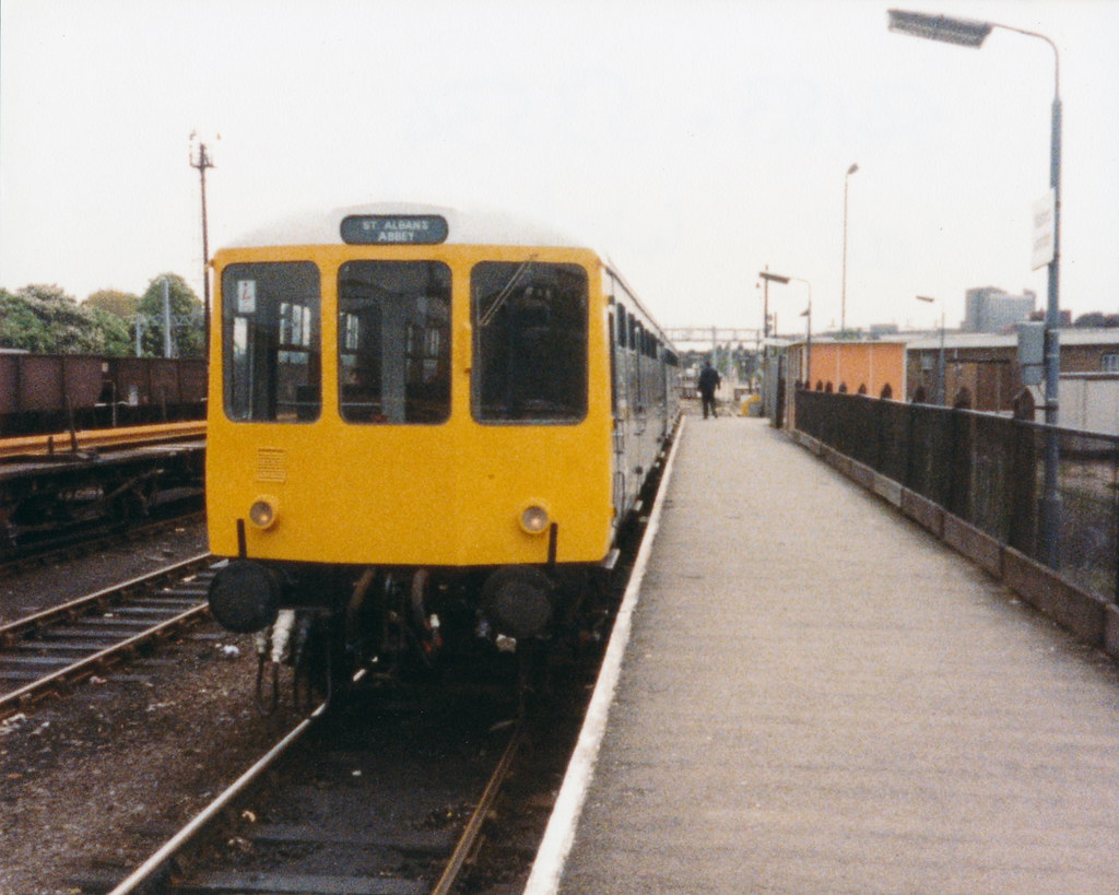 19840523 010 Watford Junction. BRCW Class 104 DMBS 53534 (… Flickr