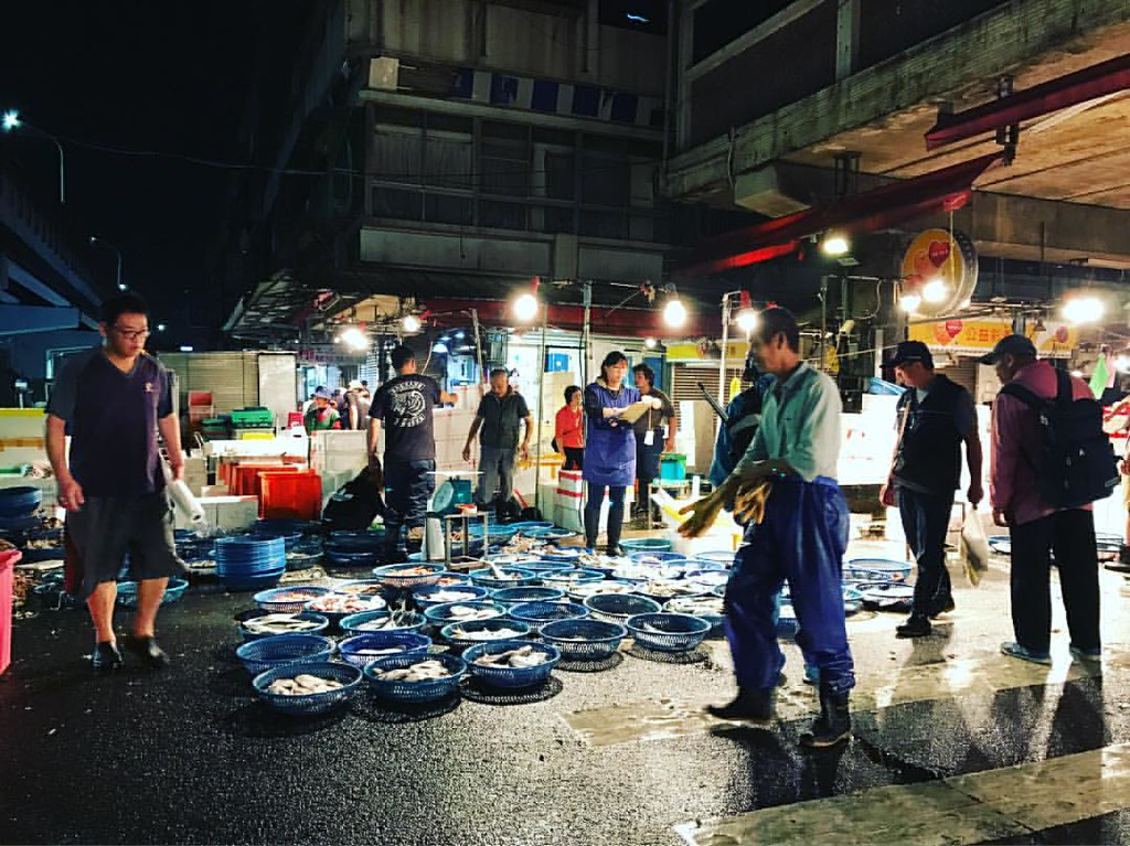 深夜的基隆崁仔頂魚市，我好像回到十八歲！ iamsuperellen Flickr
