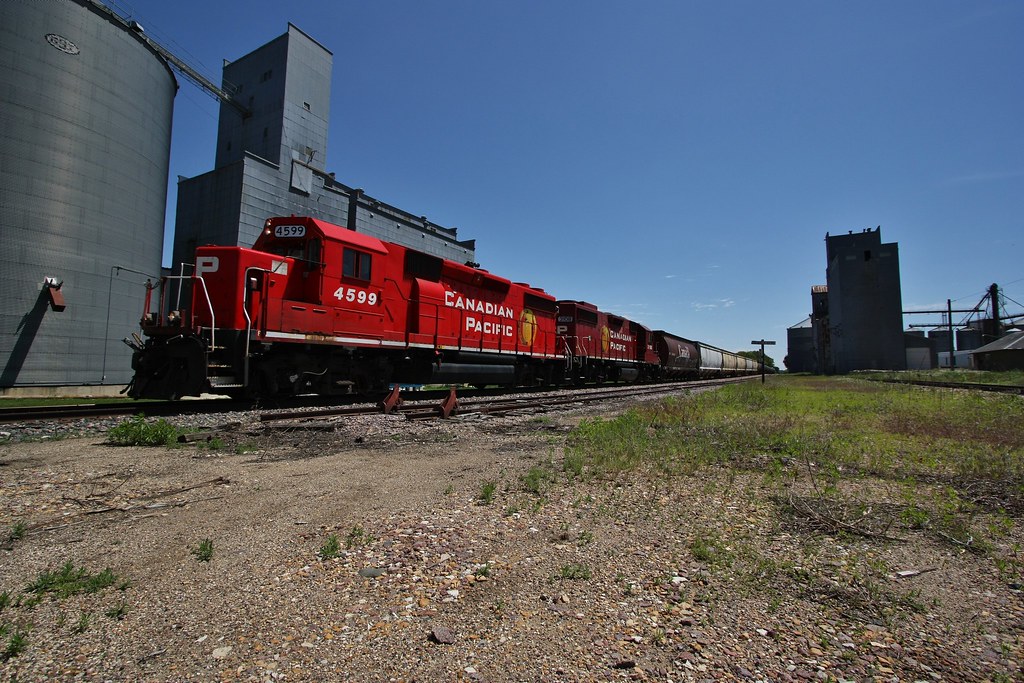 Dueling Elevators Easton, MN The daily IC&E Wells local … Flickr