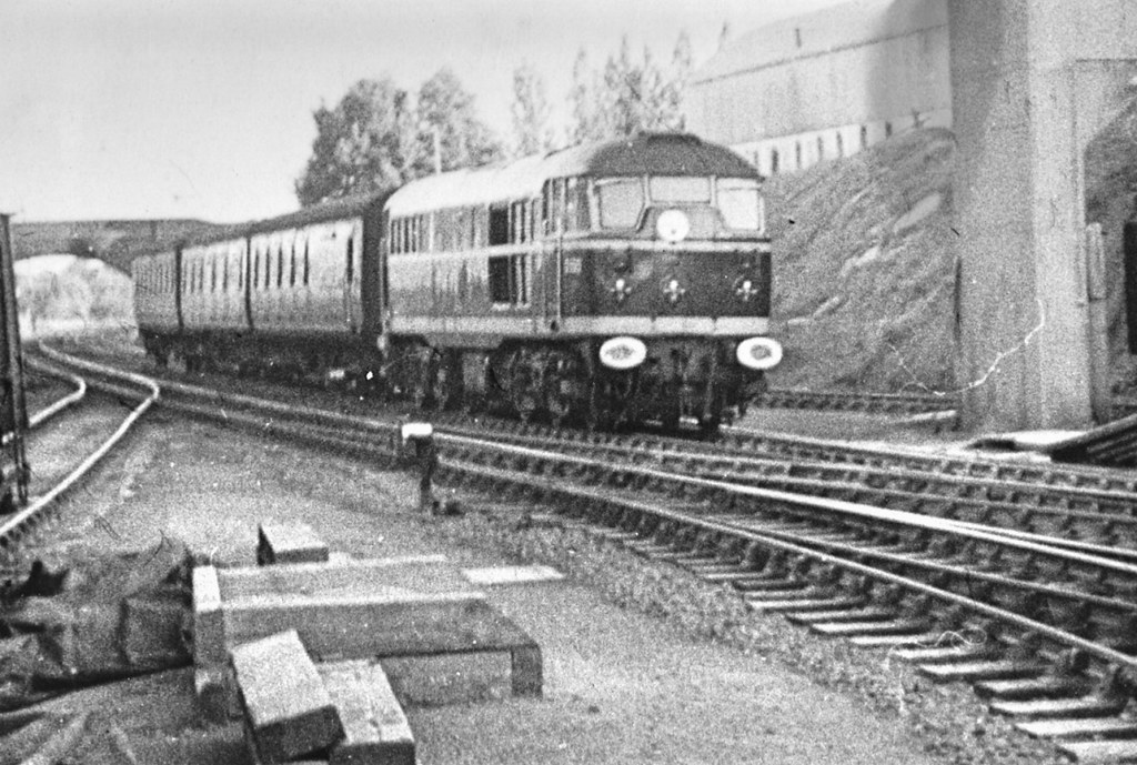 D5512 Claydon 30 May 1960 D5512 runs into Claydon station … Flickr