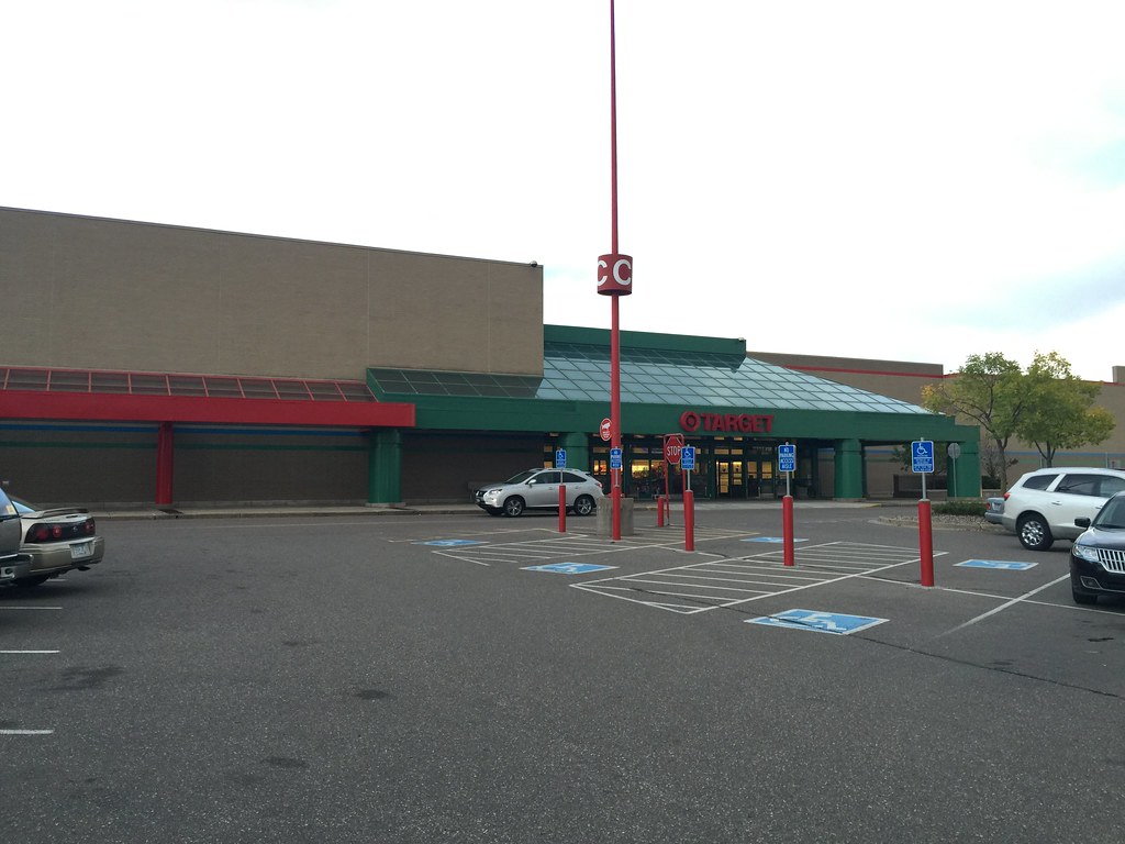 Super Target Apple Valley (Minneapolis / St. Paul), Minnesota General Merchandise Entrance
