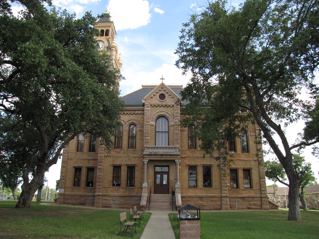 Llano County Courthouse QuesterMark Flickr