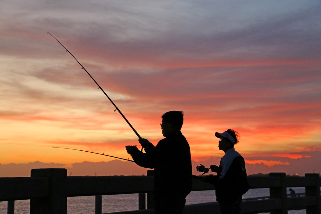 Sunset Fishing on Vilano Beach fishing pier We met this co… Flickr