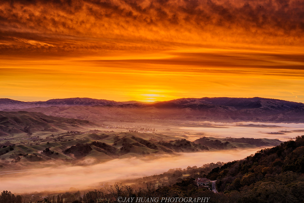 Rolling Hills Sunrise The best sunrise I had during the Th… Flickr