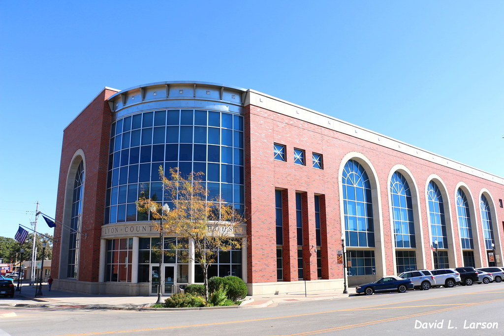 Lyon County Courthouse 20151014 larsongarden Flickr