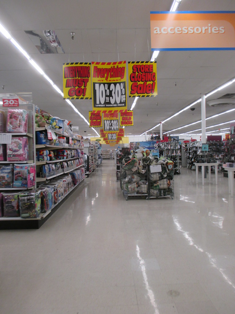 Kmart, Exton, PA The grand aisle, separating the clothing … Flickr