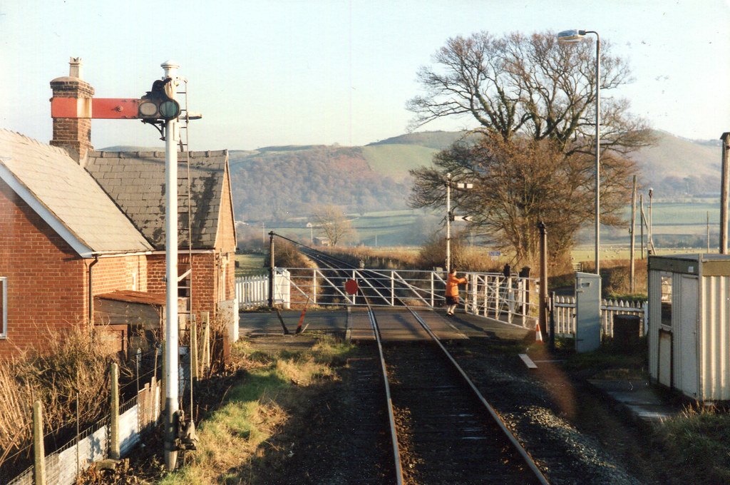 Llanidloes Road Mic R 045e Llanidloes Road level crossing … Flickr