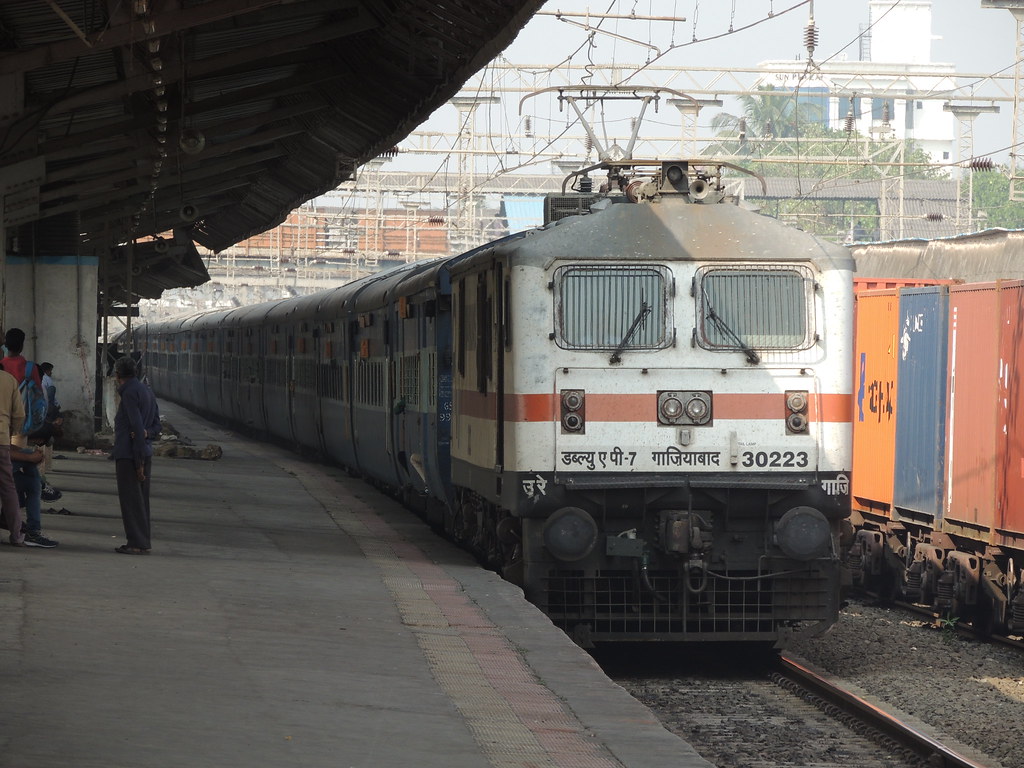 Paschim Express 30223 GZB WAP7 hauled KLK/ASR BDTS Paschim… Flickr