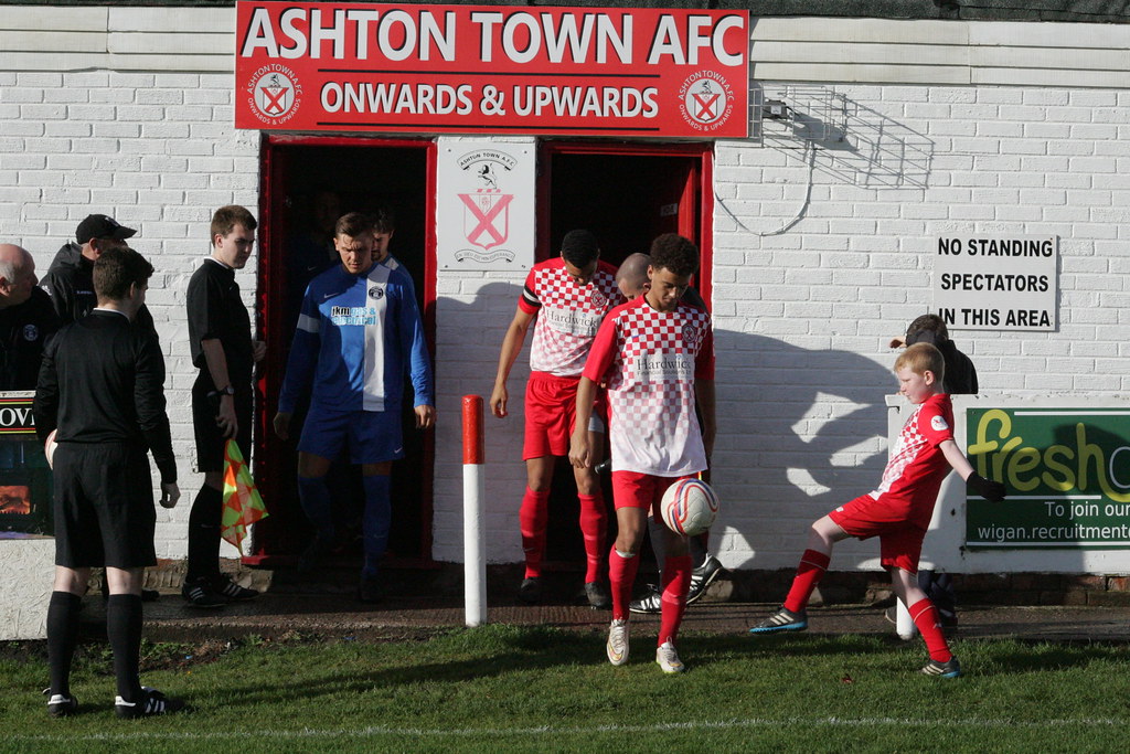 ASHTON TOWN AFC v RUNCORN TOWN FC Dawn Marshall Flickr