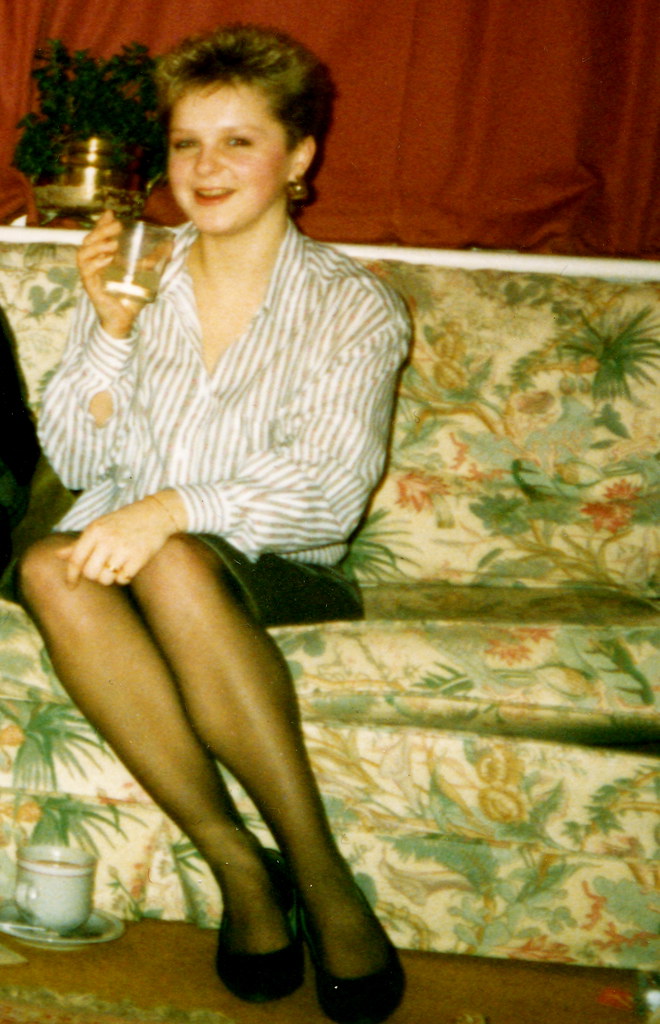 Blurred 80s wife | December 1987 | vintage ladies | Flickr