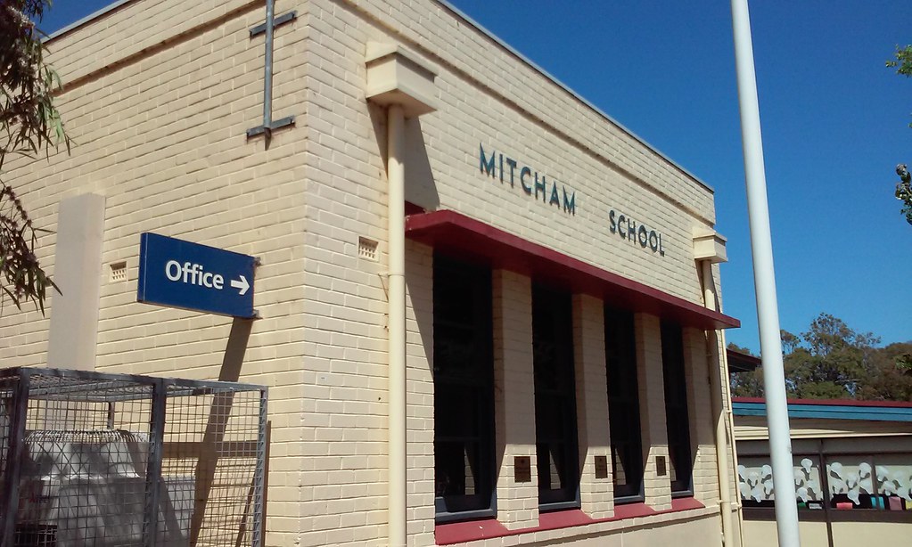 Mitcham. The early 1950s cheap state school made of cement… Flickr