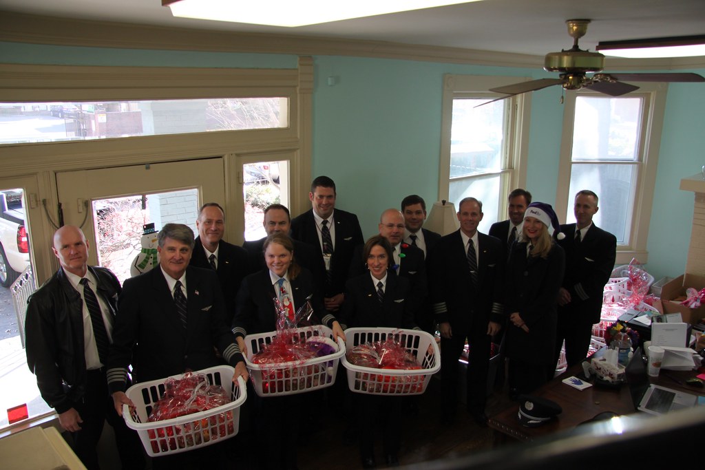 FedEx Pilots Visit Memphis Hope House 12/15 a photo on Flickriver