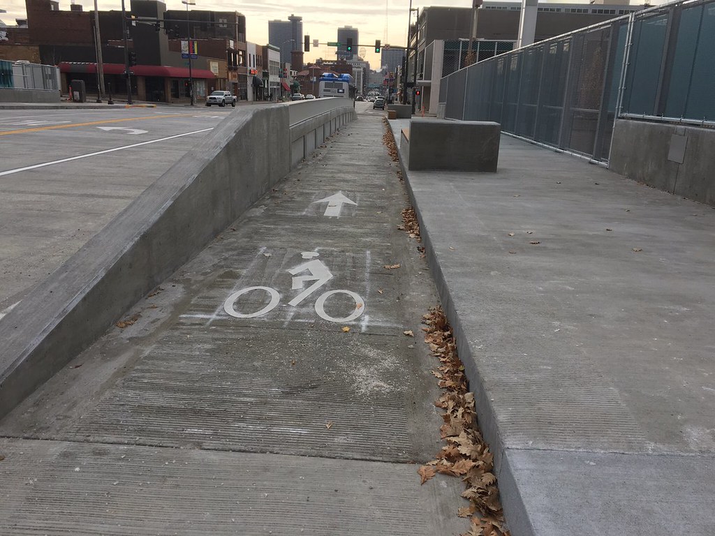 MO_Kansas City_Grand Boulevard bridge Marygraphy Flickr