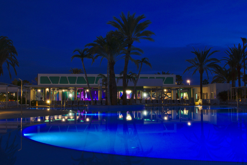 Riu Papayas Hotel Gran Canaria at night 02 Pool of the Riu… Flickr