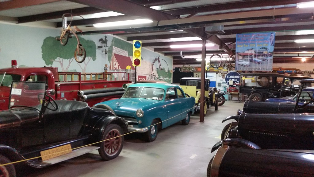 Vintage Cars in Fort Sumpter Vintage Car display at the Bi… Flickr