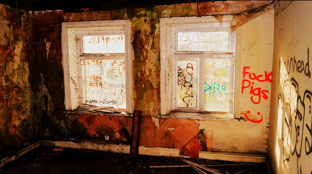 IV Pub IV Pub, Commercial Road, Kirkstall...… Mark's