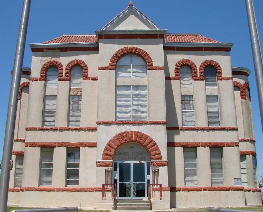 Courthouse Karnes City, TX Got a nasty stucco coating duri… Flickr