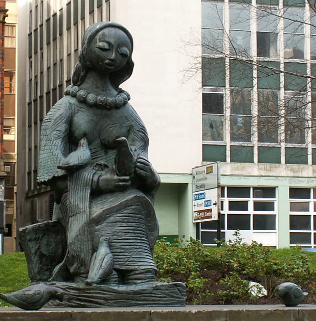 Statue Statue in Manchester peace garen GeoTagged gothman Flickr