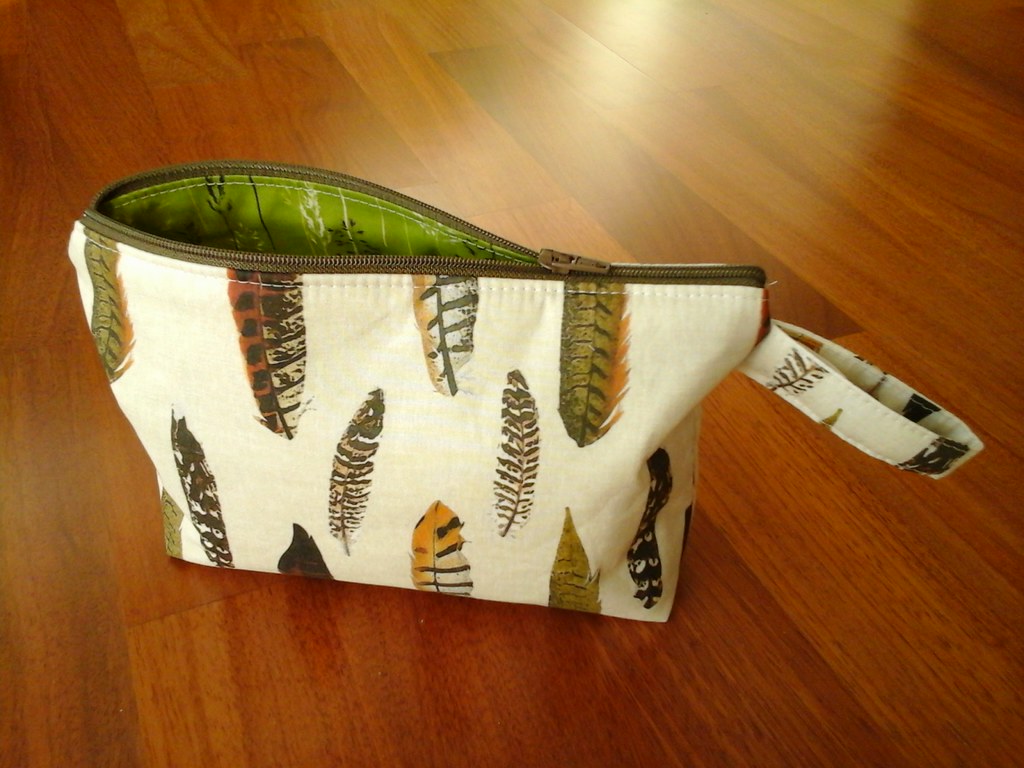 Zipper pouch Two fabrics from Spoonflower. Nicole de Roos Flickr