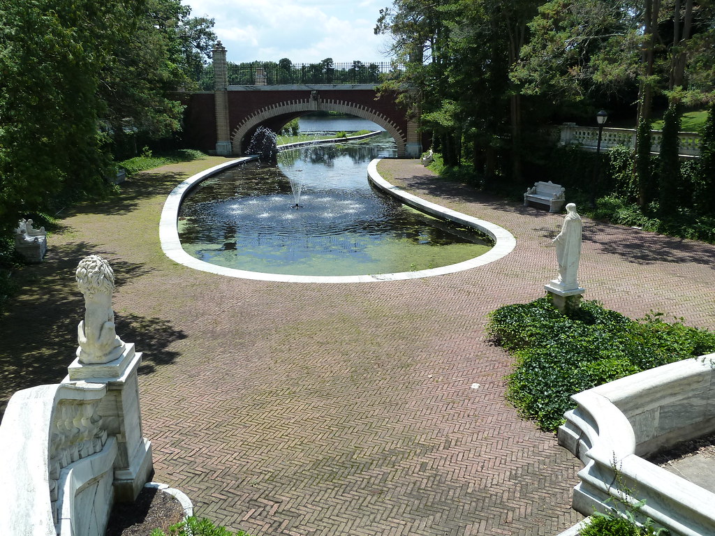 Court University1 famous gardens at Cou… Flickr