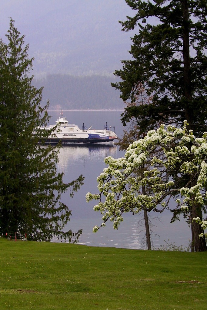 Kootenay Lake Ferry The Osprey 2000 eases toward Kootenay … Flickr