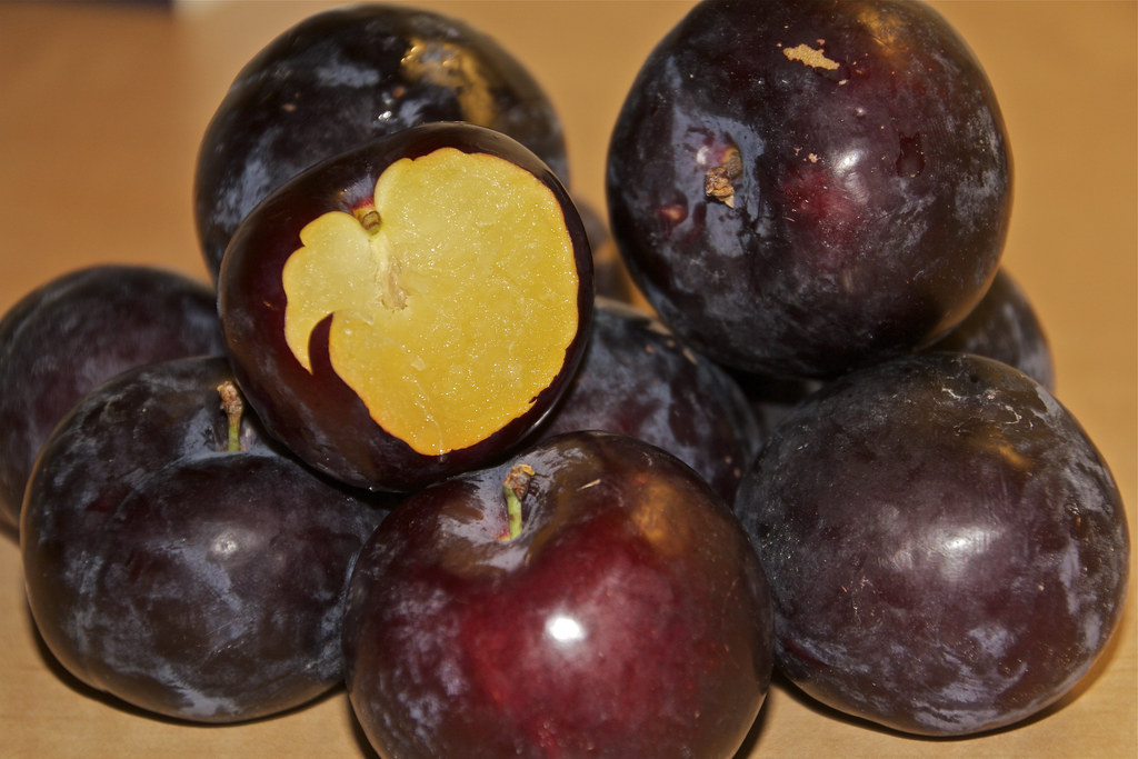 Black Plums Daily shoot 2011/07/30 • Make a photograph fe… Flickr