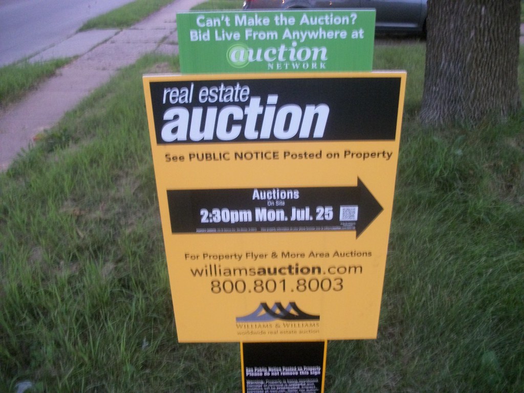 100_6123 Watrous Ave, Des Moines, Iowa signsindiana Flickr