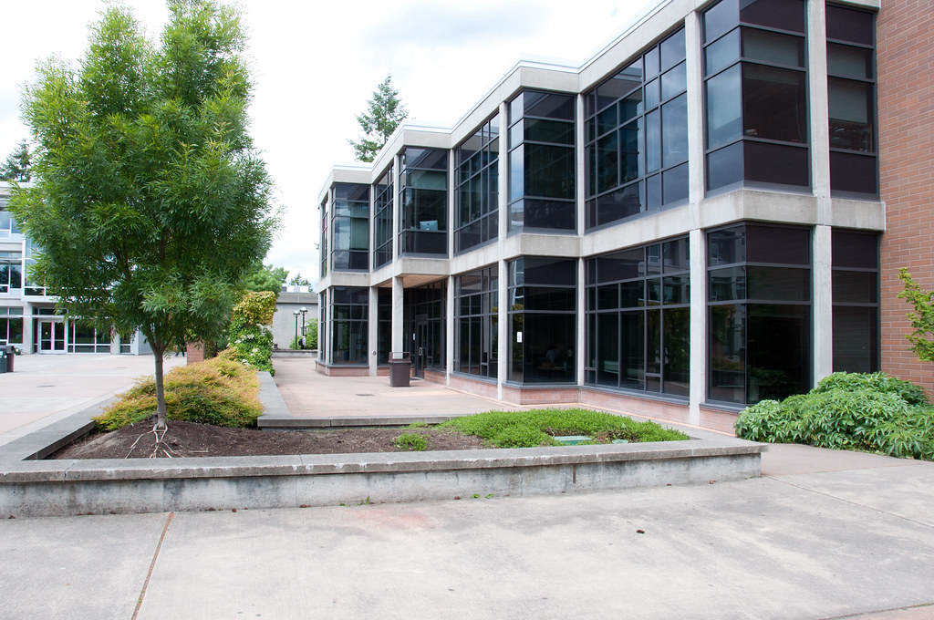 L building DSC_0075.jpg Bellevue College Flickr