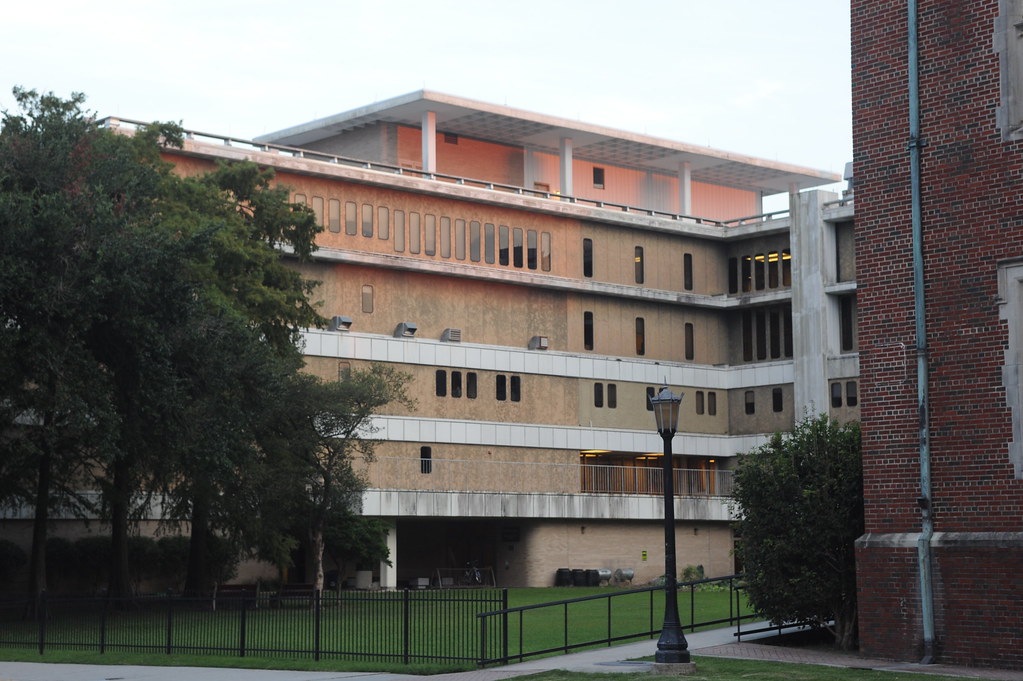 Monroe Hall Monroe Hall sits across the drive from the Com… Flickr