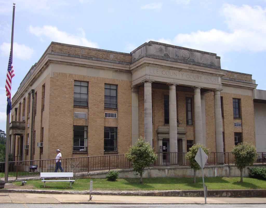 Top 52+ imagen lee county court Thptnganamst.edu.vn