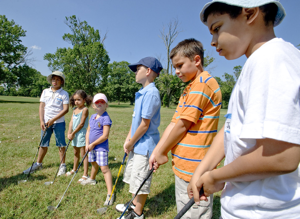 Professionals take time to teach young golfers Young golfe… Flickr
