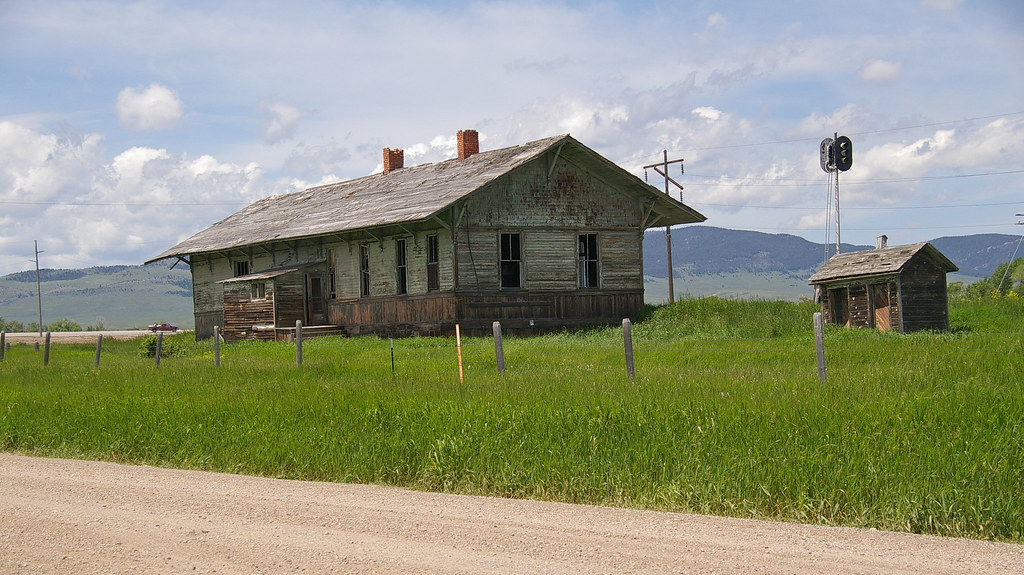 62411 Martinsdale,MT The depot and it's attendant 2hole… Flickr