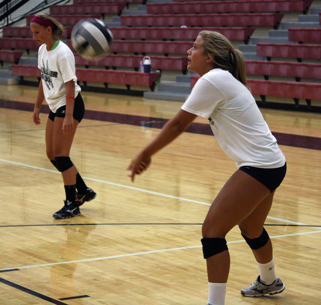 Lakota East volleyball practice Lakota East sophomore Cail… Flickr