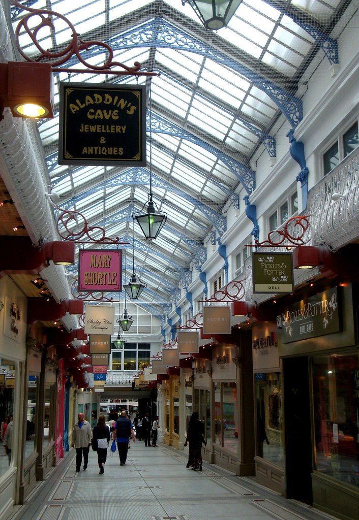 [6914] Leeds Queen's Arcade Queen's Arcade, Briggate, Le… Flickr