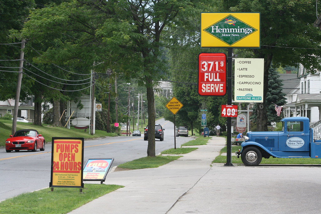 IMG_6121 Sunoco Gasstation, Bennington VT SjarlieBraam Flickr