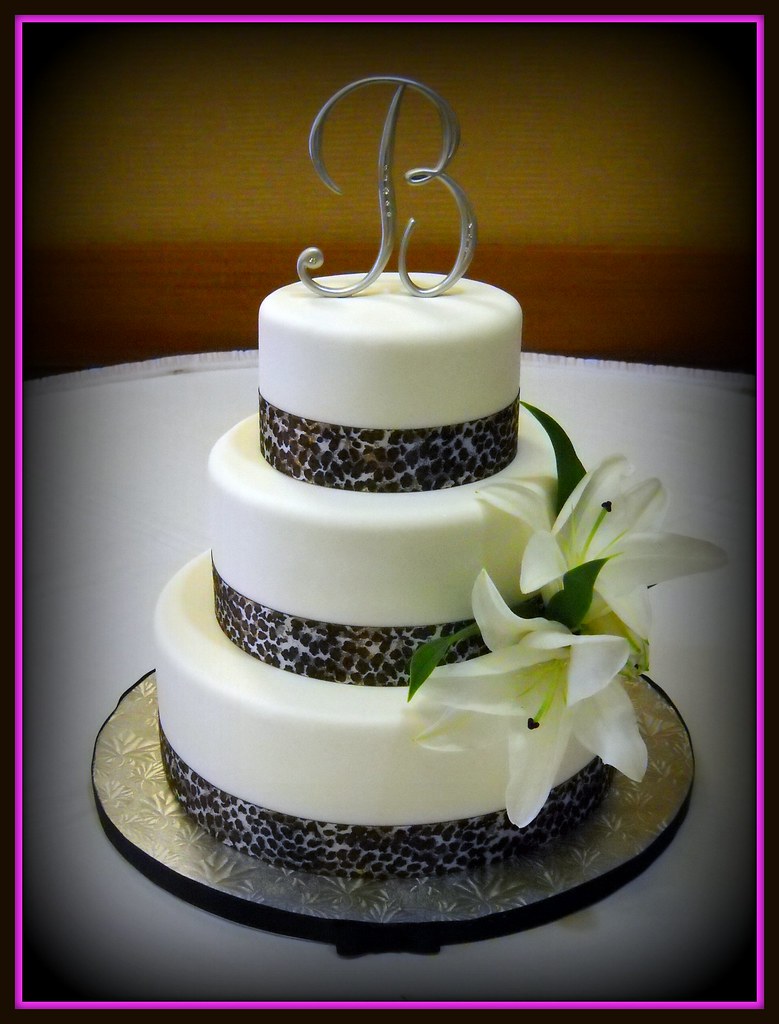Wedding Cake Leopard 12/9/6 inch rounds. Bride supplied r… Flickr