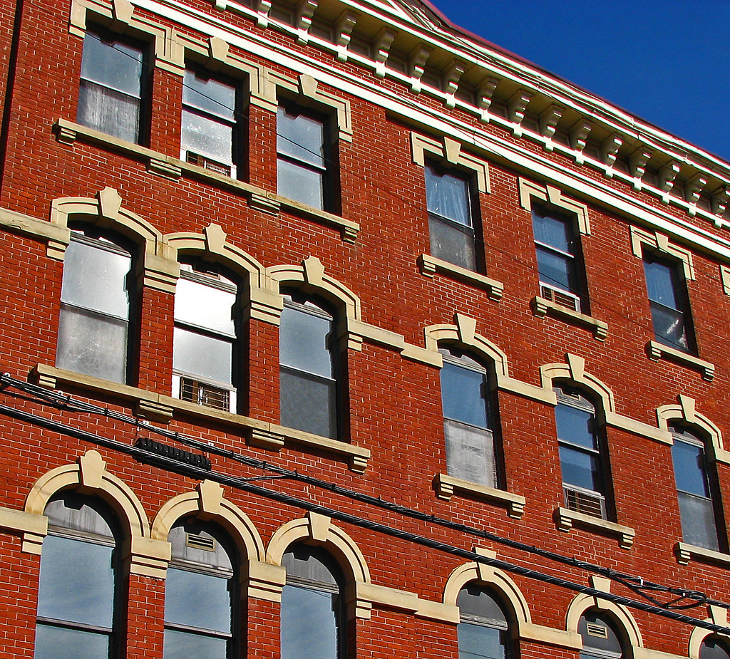 18 Windows Bigg's House in Portsmouth, Ohio. The different… Flickr
