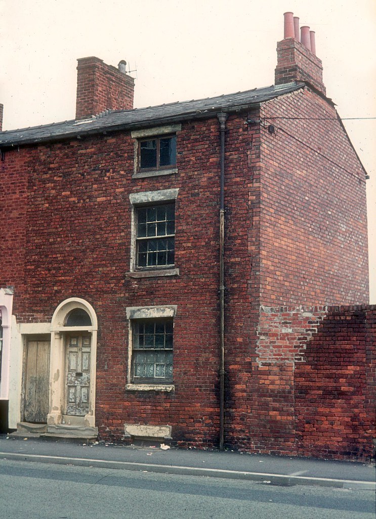 Manchester Road, Preston c.1972 3 storey, end terrace, cel… Flickr