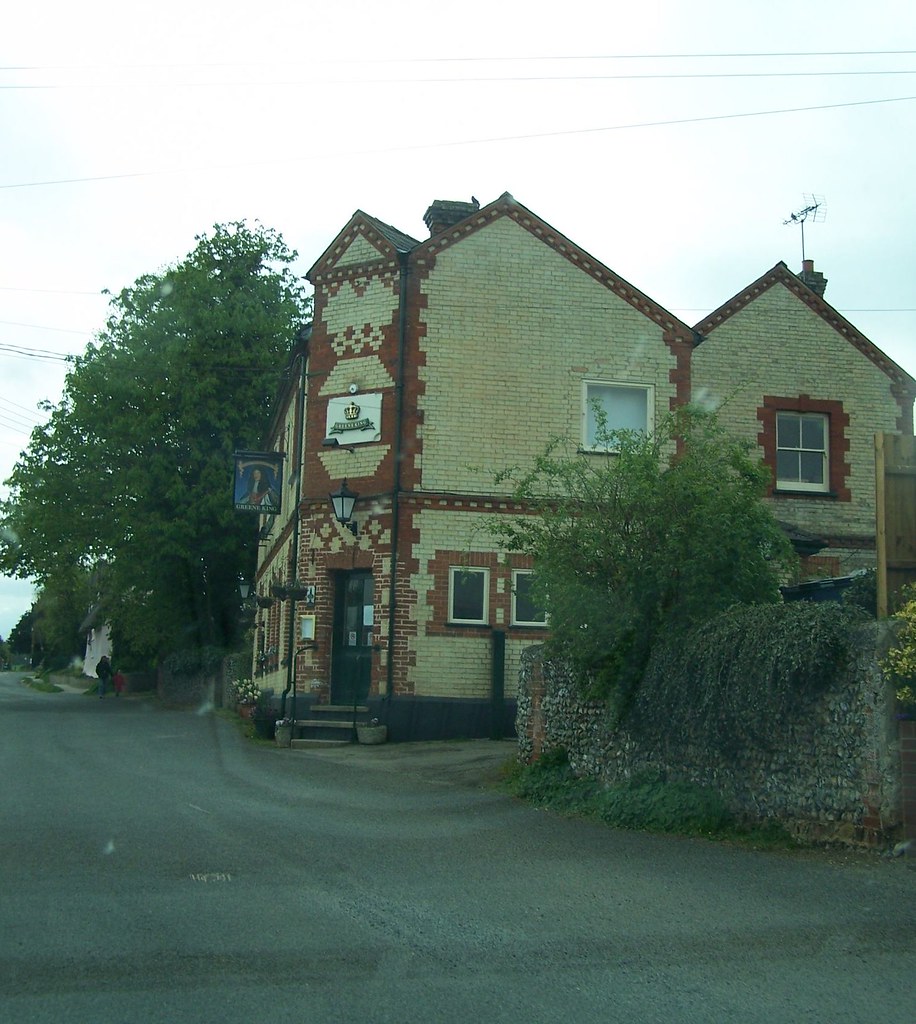 Suffolk, Moulton Kings Head Pub Moulton Suffolk jmc4 Church