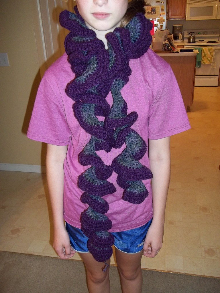 Curly scarf Red heart pattern crocheted by myself S. Brodersen Flickr