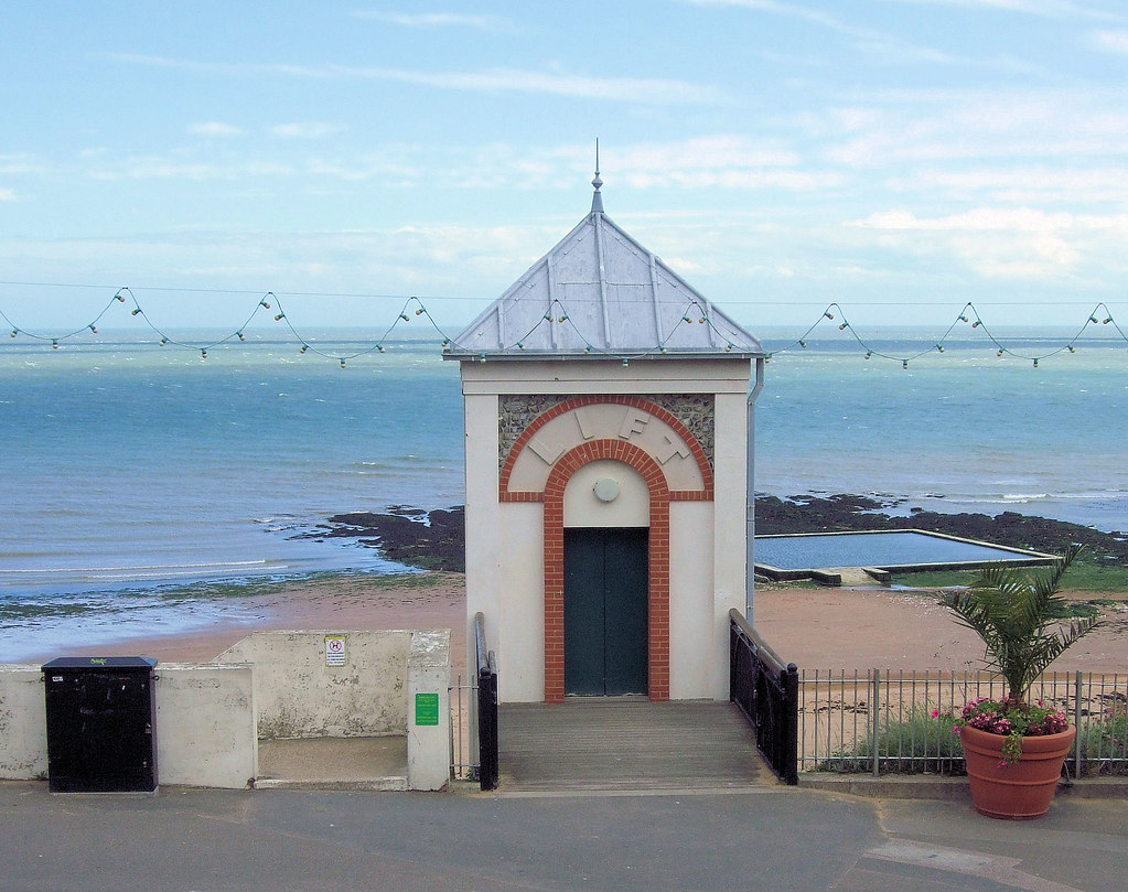 Top Of The Viking Bay Lift, Broadstairs Kent. Jim Linwood Flickr