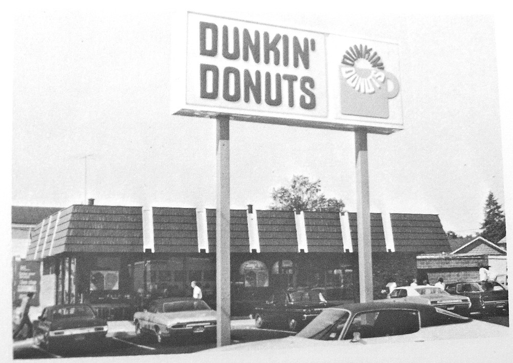Dunkin Donuts 70s Building and Sign A 1970's Dunkin' Donut… Flickr
