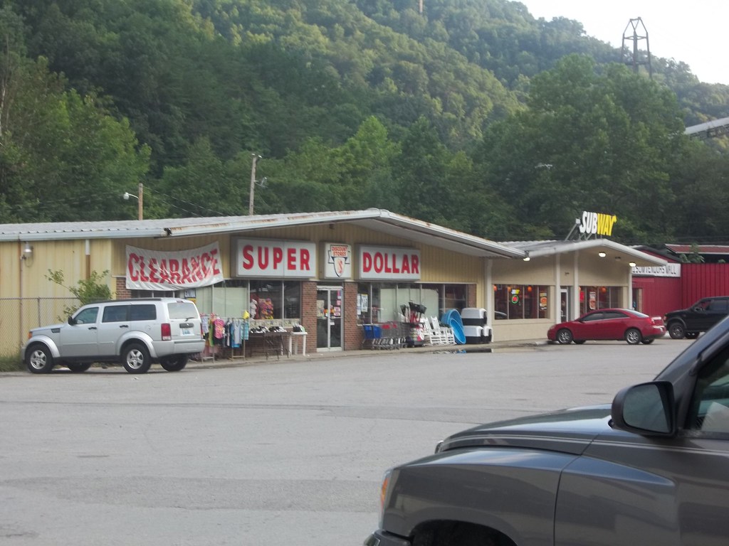 Super Dollar (now closed) & Subway, Isom, KY This is the S… Flickr